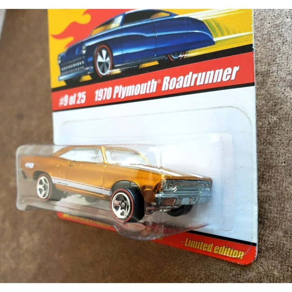 2005 Hot Wheels 1970 PLYMOUTH ROADRUNNER 440 Spectraflame Gold CLASSICS SERIES 1